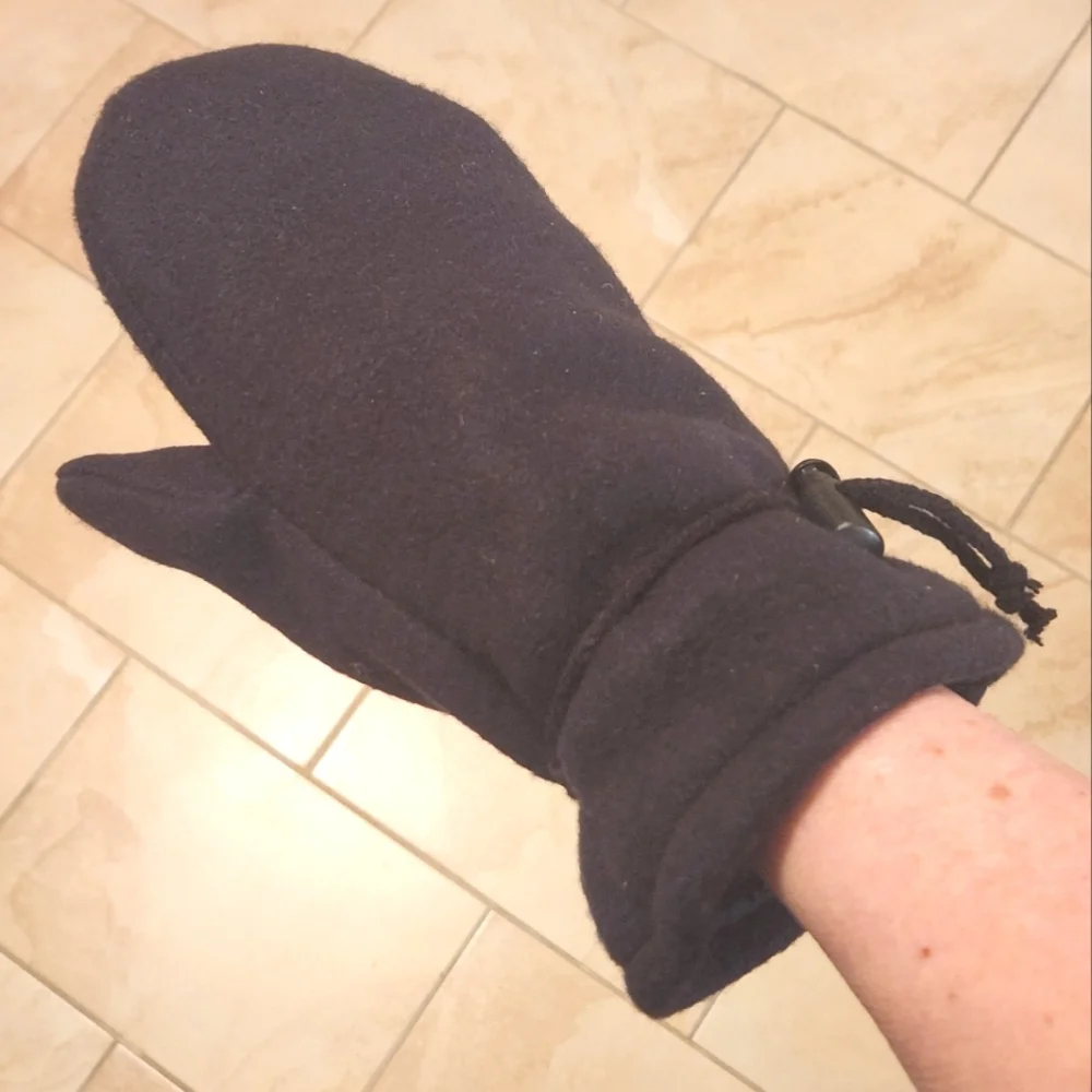 Macy's Black Fleece Toggle Mittens OS
